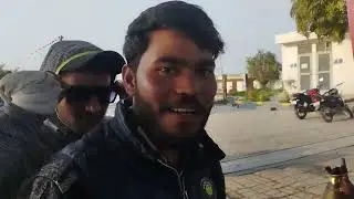 Rasta ma ak friend mil gya fir hm kuch khana chla gya