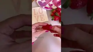 ЕДИНСТВЕННЫЙ способ нарезать клубнику!🍓❤️ ЛАЙФХАК С КЛУБНИЧНЫМ СЕРДЦЕМ!
