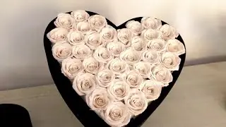Unboxing Experience Rose Forever New York - Intense Love Black Velvet White Preserved Roses