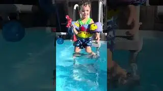 Enzo&rsquo;s action figures Spiderman marvel legends master chief halo fighting in the pool.