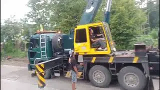 Akhirnya berhasil evakuasi tangki fuso bermuatan 30 ton menggunakan double crane #evakuasitangki