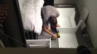 Assemble White Crib