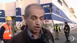 NAVE IN AVARIA, IN CENTINAIA BLOCCATI IN MARE A NAPOLI