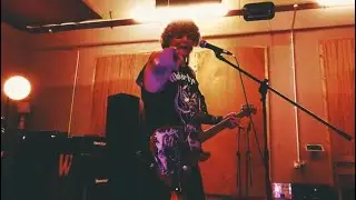 Van Zaal - Them Legs - New Hard Rocking Single - Unsigned Artist Original Music