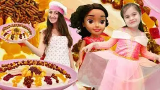 Prenses Elena ile yoğurtlu muz tatlısı. Mini Mutfak.