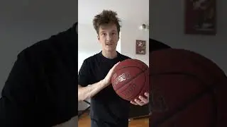 Jak kręcić piłką na palcu? #shorts