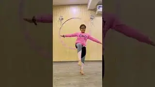 Hulahoop tricks #hoopla #hulahoop #hooping #hoopersofyoutube #neetisdancestudio