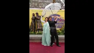 Shah Rukh Khan and Kajol unveil 'DDLJ' statue in rainy London