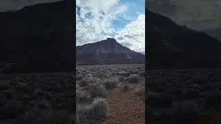 Мы с Рокси на тропе Коу Беллс. Часть системы троп Джем в Южной Юте.