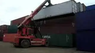 40 foot container being moved - www.bullmanscontainers.co.uk