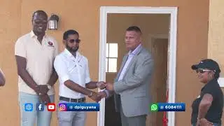 12 young professionals receive homes in Prospect