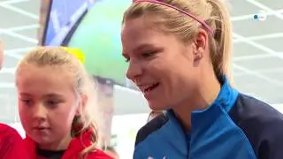 Stage avec Eugénie Le Sommer pour jeunes footballeuses à Caudan