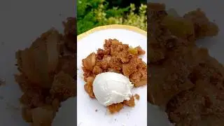 Low Carb Apple Crisp #applecrisp #applepie #lowcarbrecipes #ketodessert #fallrecipes #autumn #apples