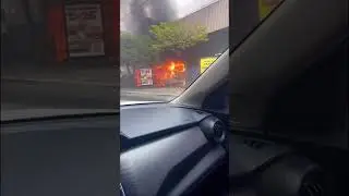 Um &ocirc;nibus pegou fogo dentro do Terminal de &Ocirc;nibus do Metr&ocirc; Tatuap&eacute; ao lado Shopping Boulevard.