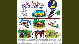 I en skov en hytte lå
