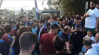 Trabzonspor taraftarı  Ümraniyespor maçi öncesi İstiklal caddesinde taplandılar #trabzon #umraniye