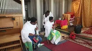 ዮሐንስን ይዛ ወደ ቀራኒዮ ድንግል ማርያም ሔደች እያለች ወዮ ስለልጇ ሐዘን ስለመከራዋ ያስገርም ነበረ የፈሰሰ እንባዋ መልአከ ብሥራት ቀሲስ አብርሃም ዲበኲሉ