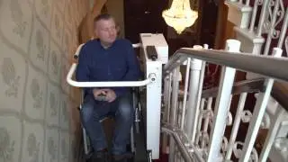 Rollstuhl-Schr&auml;gaufzug HIRO 320 in einem Londoner Privathaus