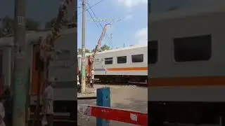 city life kereta api, jalur double track #keretaapi#kai#train#doubletrack#wonokromo#citylife
