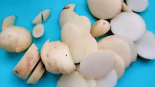 haciendo unas  papas fritas