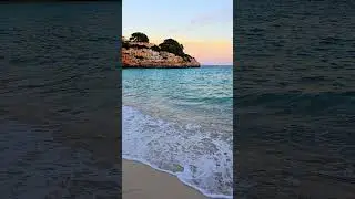 Sonnenuntergang &uuml;ber t&uuml;rkisfarbenem Meer 🌅🌊 #mallorca #beach #balearicislands #travel  #nature