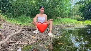 Fishing videos: Brave girl hook fishing in lake