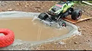 Rc CRAWLER 4WD Skala 1:12 dan Skala 1:14 Mencoba meloncat kedalam air