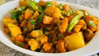 Mix Vegetables Aloo Matar Gajar Recipe By Maria's Kitchen Routine ||آلو مٹر گاجر بنانے کا طریقہ