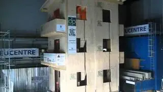 ILLE CASE IN LEGNO TEST SISMICO.wmv
