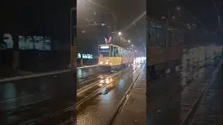 Ploiesti: Tramvaiul Tatra KT4DM #104 intrand in statia Restaurant Nord pe linia 102