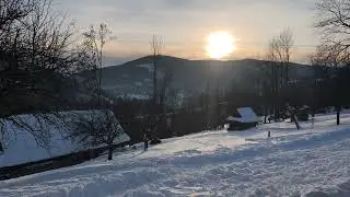 Захід сонця в горах 