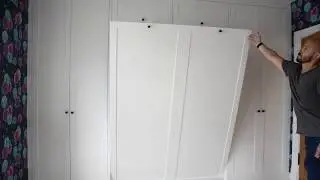 Stor skapseng i lys garderobe p&aring; gjesterom
