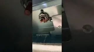 Luz de teto do Peugeot 207 pingando água
