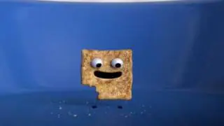 Хлопья Cinnamon Toast Crunch ЕДЯТ СЕБЯ