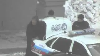 Сотрудники Айсберга в Томске запихнули человека в багажник машины и уехали с ним