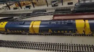 M&auml;rklin K-Gleis - Zugfahrten im Hobbykeller Teil 2