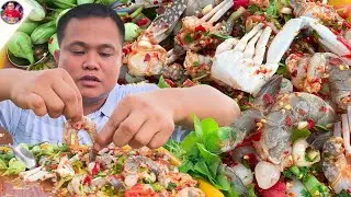 ยำปูม้ากุ้งสด น้ำปลาร้ารสเด็ดเผ็ดแซ่บซดนัวๆ แกล้มผักกรอบยามค่ำคล้อย