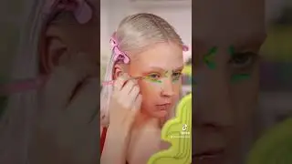 alien makeup look #makeuptutorial #creativemakeup #editorialmakeup #eyemakeup #graphicliner