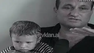 Lajme Arkiva - Kapen refugjatet kosovar ne Itali (10 tetor 1998)