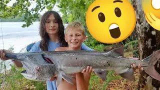 River Monsters at Bagnell Dam, You Won't Believe This! FISHING Lake Of The Ozarks.