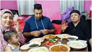 تحدي اكل على طواجن باميه باللحمه الضاني ورز بالشعيريه والملوخيه وحماتي فاجئتنا