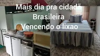 Mais um dia da dona de casa escrava do lar 