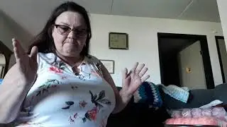 yarn give away !! Thanks to all my subscribers .Hobium yarn haul ...18 and older to enter