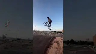 JUGANDO EN EL PUMPTRACK #pumptrack #bmxracing #bmx #pumptracks #xup #bikecrazy
