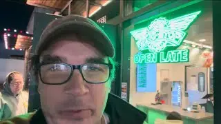 Picked up Chicken Garlic Parmesan sandwich at Wingstop with Linda & live Jazz & kitty eats
