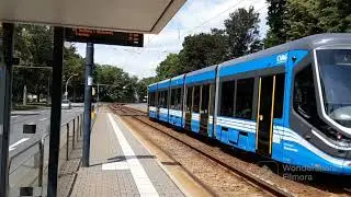 Haltestelle Chemnitz Schule Altchemnitz mit Bv, Tram 5 in Sachsen am 01.07.2023.