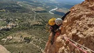 Vía Normal al Puro. (235m - 6b). Los Mallos de Riglos. Octubre 2021.