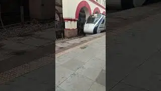 🚂Bande Bharat passing TUNDLA STATION TR🚄#youtubeshort #youtubevideo #subscribemychannel pls
