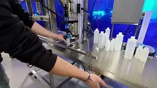 Tabletop Filling Machine and Chuck Capper