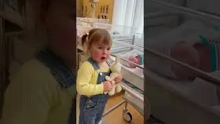 WHY ARE THERE TWO?!&rdquo; 😭😳#TwinShock #ToddlerConfusion #HospitalReveal #FunnyKids #Shorts